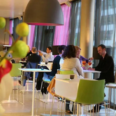 Hotel Roomz - Business Design