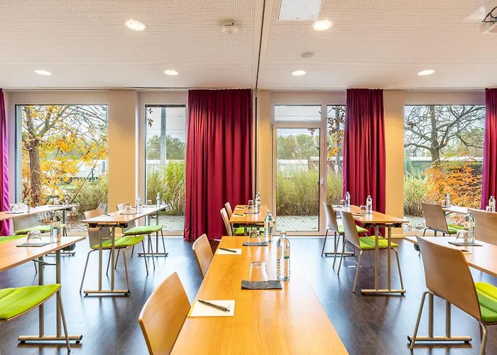 Hotel Plaza Messe 3*