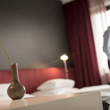 Plaza Messe Отель Грац