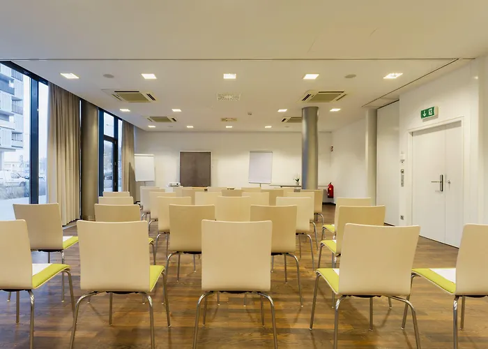 Plaza Messe 3* Грац